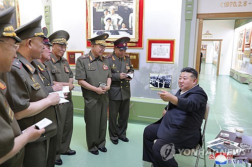 金正恩视察军校