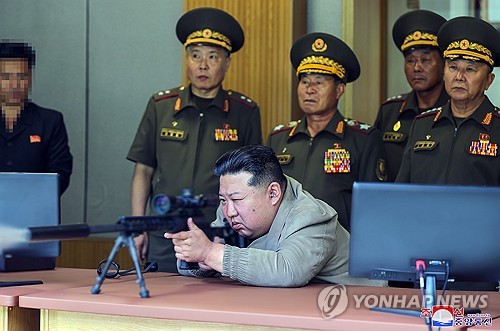 金正恩试射步枪