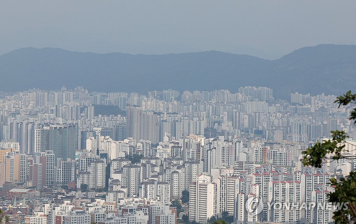 서울 아파트값 상승폭 축소…