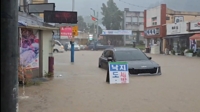 道路因暴雨被淹