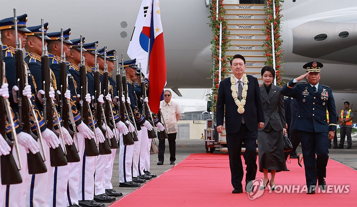 10月6日，韩国总统尹锡悦和夫人金建希乘坐专机抵达马尼拉，开始对菲律宾共和国进行国事访问。 韩联社