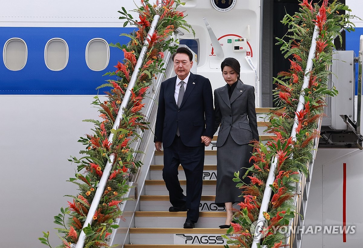 10月6日，韩国总统尹锡悦和夫人金建希乘坐专机抵达马尼拉，开始对菲律宾共和国进行国事访问。 韩联社