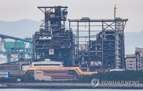 (LEAD) POSCO Holdings' Q3 net falls 22 pct on one-off losses