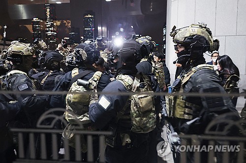 Defense ministry to reward soldiers who defied 'unjust' orders during martial law bid