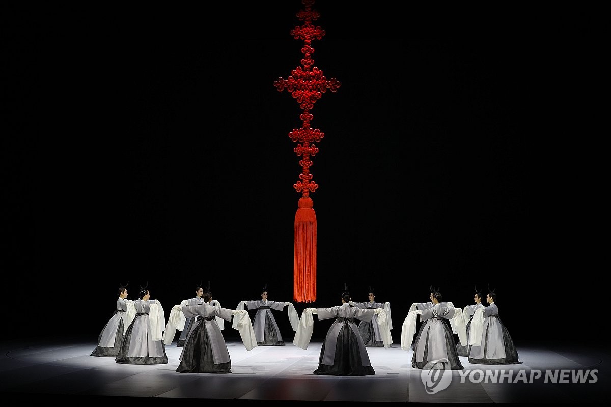 공연으로 즐기는 한국무용…국립무용단 향연 프레스콜 | 연합뉴스