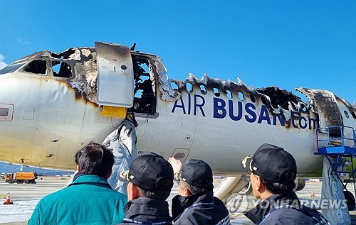 详讯：韩国客机起火疑似乘客充电宝自燃