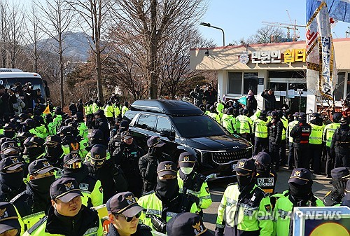 尹锡悦在首尔看守所接见执政党领导班子