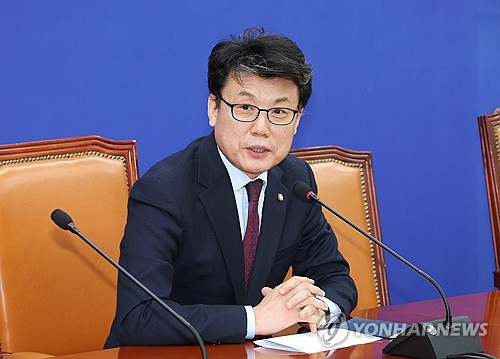 폰테크 달인 5년간 국세청 임직원 358명 징계…성접대·부정 셀프환급도 적발 