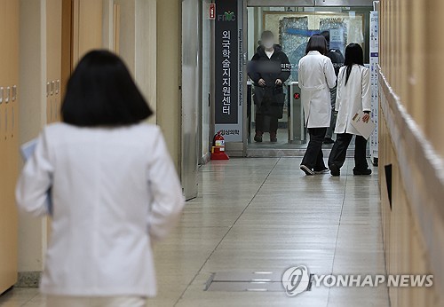 의대 학생들의 수업 거부와 휴학 강요, 교육부의 강력 대응