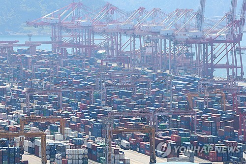 (3rd LD) S. Korea's exports down 1.3 pct on-year to US$57.3 billion in May on Trump tariff effect: data