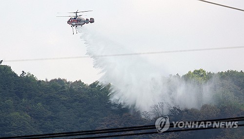Vice defense minister inspects military's readiness in mobilizing choppers against wildfires