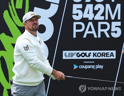 2-time major champ DeChambeau tied for opening-round lead at LIV Golf Korea