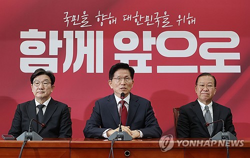 (LEAD) Ex-PM Han lets PPP decide terms for unifying candidacy with Kim