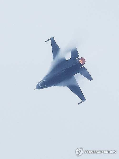 F-16战机率先预热