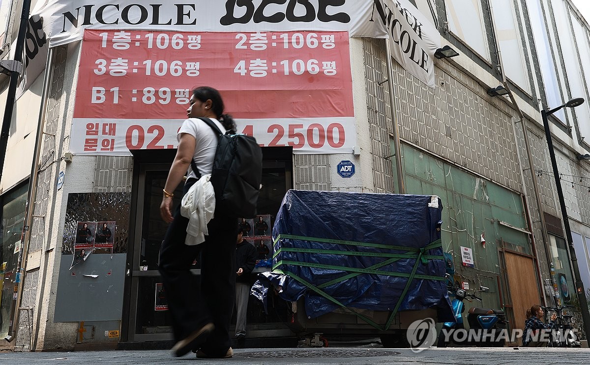 资料图片：位于首尔明洞的一商铺空置待出租。 韩联社