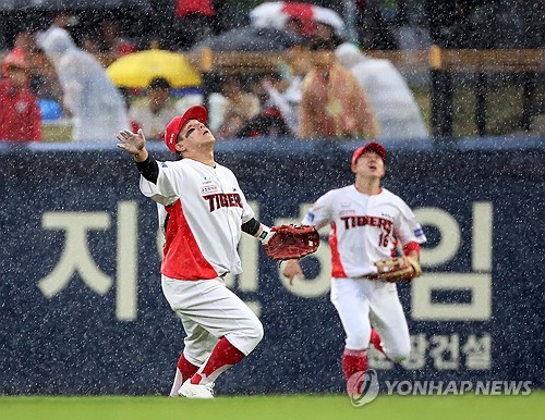 Defending KBO champions Tigers welcome back injured stars, await more returns