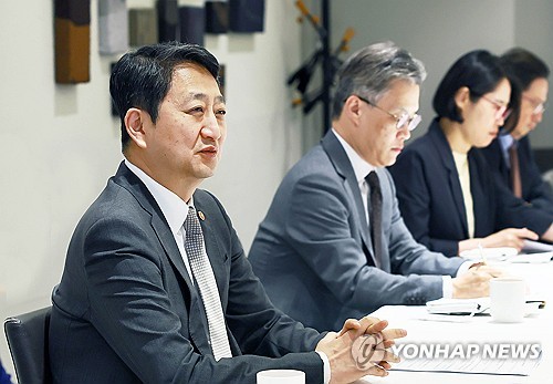 Seoul minister urges minimal impact of U.S. tariffs on energy cooperation in meeting with U.S. lawmakers