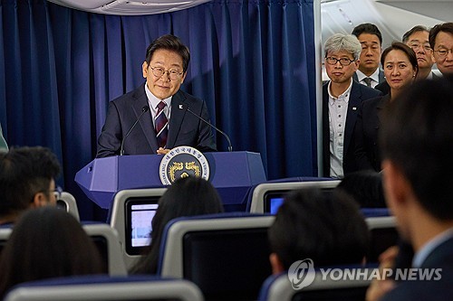 (LEAD) Lee to hold 1st formal press conference this week