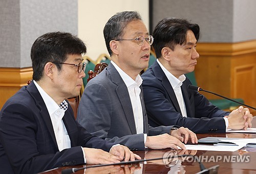 (LEAD) S. Korea vows to take swift actions to tackle economic impact of U.S. strikes on Iran