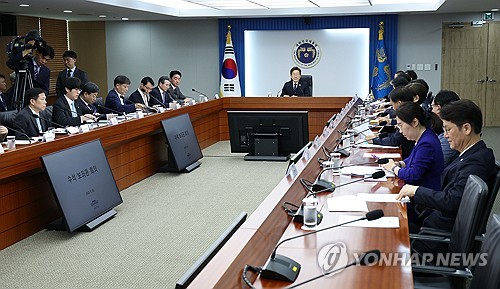 (2nd LD) Lee orders emergency response system for all ministries over 'urgent' Mideast situation