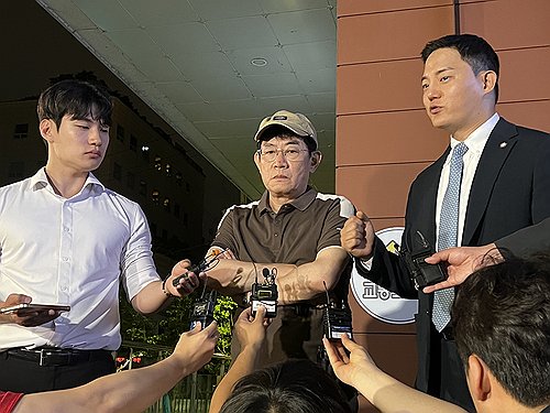Police transfers DUI case involving comedian Lee Kyung-kyu to prosecution