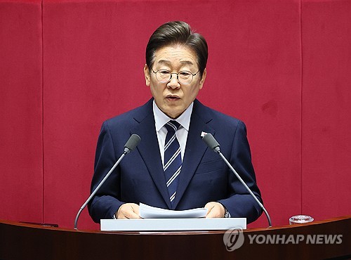 (LEAD) Lee says reviving people's livelihoods is most pressing task in 1st budget speech