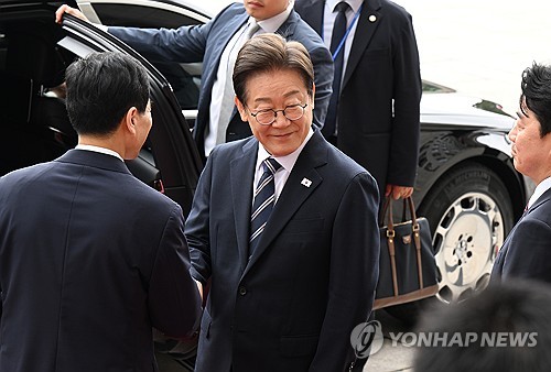 Lee's approval rating rises to 62 pct: poll