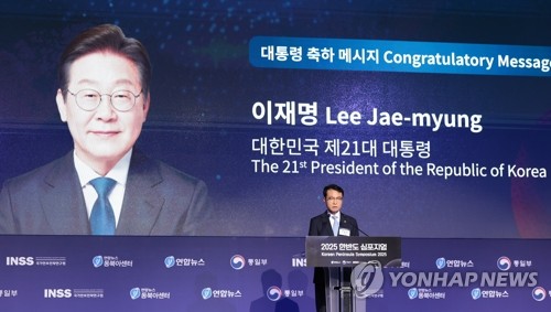 Lee vows to turn global crises into opportunities to maximize national interest