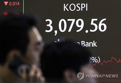 (LEAD) Seoul shares snap 2-day rise on profit-taking