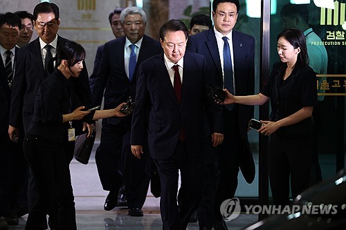 (LEAD) Special counsel rejects ex-President Yoon's request to postpone martial law questioning