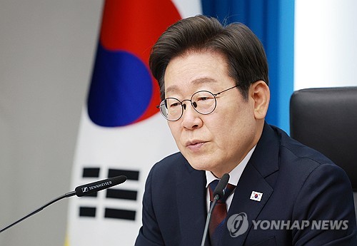 Lee calls for dialogue with doctors to help resolve medical impasse