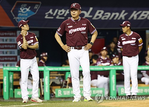 Last-place Heroes fire manager, bench coach, general manager