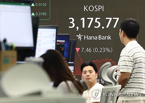 (LEAD) Seoul shares end 4-day winning streak on profit hunting