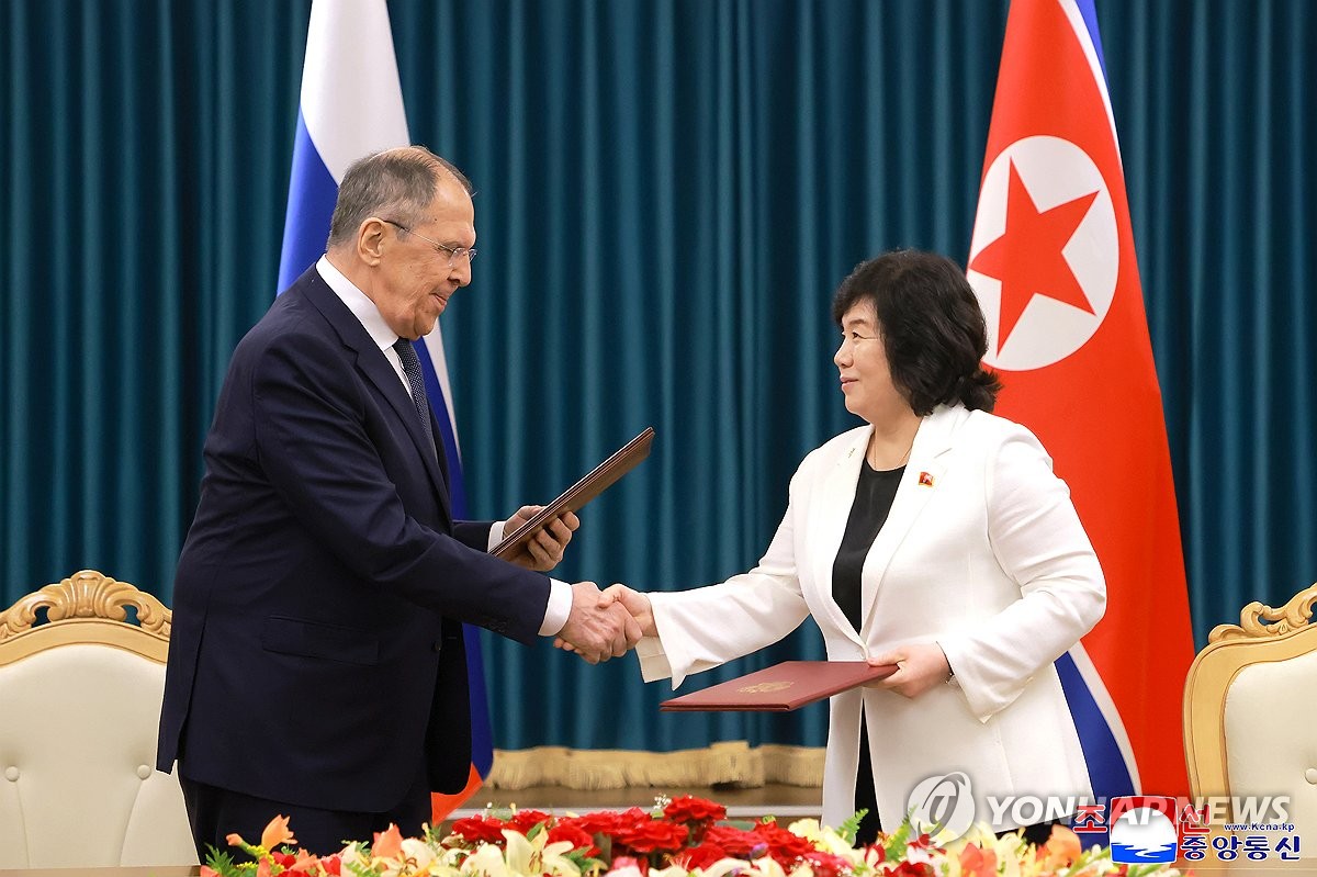 再値下げ❗️朝鮮後期 王位継承 研究　　李迎春　著 金正日逝去1周年』A | BARBAROSSA