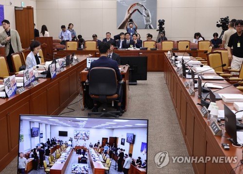 Rival parties trade barbs as confirmation hearings for Cabinet nominees begin