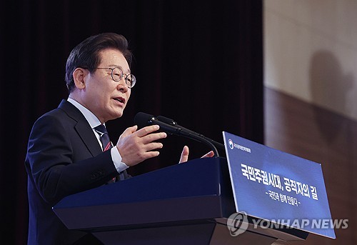Lee pledges to step up support for N. Korean defectors