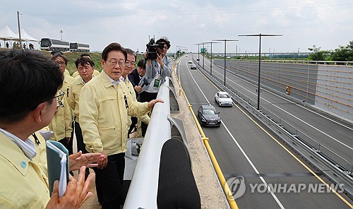 Lee calls for systemic flood prevention measures