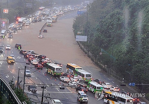 (LEAD) Torrential rains kill 4, with 2 missing, over 5,600 evacuated