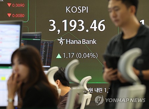 Seoul shares turn lower late Fri. morning on profit taking