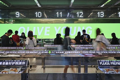 Gov't to draw up strategy to expand consumer goods exports amid global K-culture boom