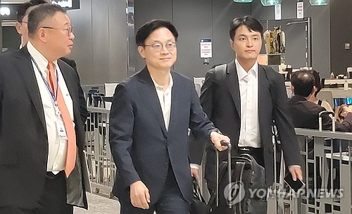 产业部长抵美