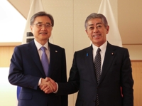 详讯：韩外长赵显首访日与日外相岩屋毅会谈