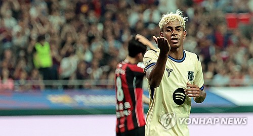 (LEAD) Yamal grabs brace as FC Barcelona beat FC Seoul in S. Korea friendly