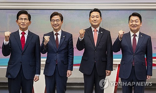 Main opposition set to pick new leader