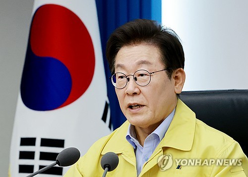Lee urges thorough measures to protect people amid civil defense drills