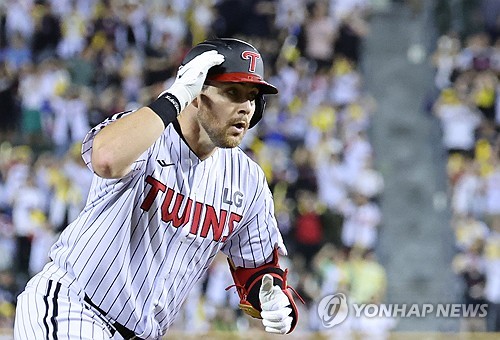 KBO-leading Twins rally for tie vs. Giants