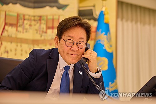 Lee, Turkmen president agree to bolster cooperation in phone talks