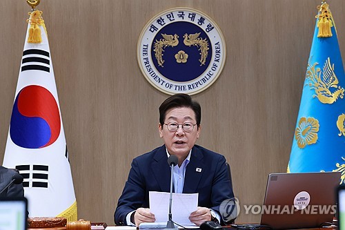 Lee calls for cooperation between unions, companies over new labor law