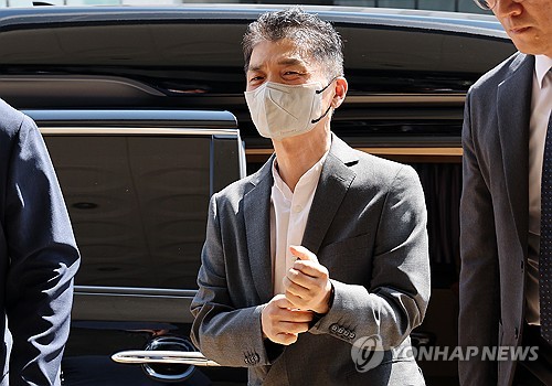(LEAD) Prosecutors seek 15-year prison term for Kakao founder over alleged stock manipulation