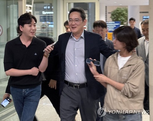 Samsung chief's son to enlist as naval officer candidate